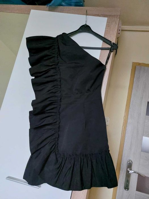 Nowa sukienka z falbankami asos