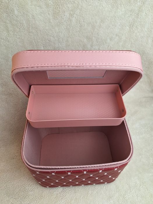 Kuferek na kosmetyki, biżuterię