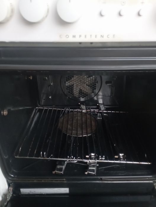 Електроплита в хорошому стані