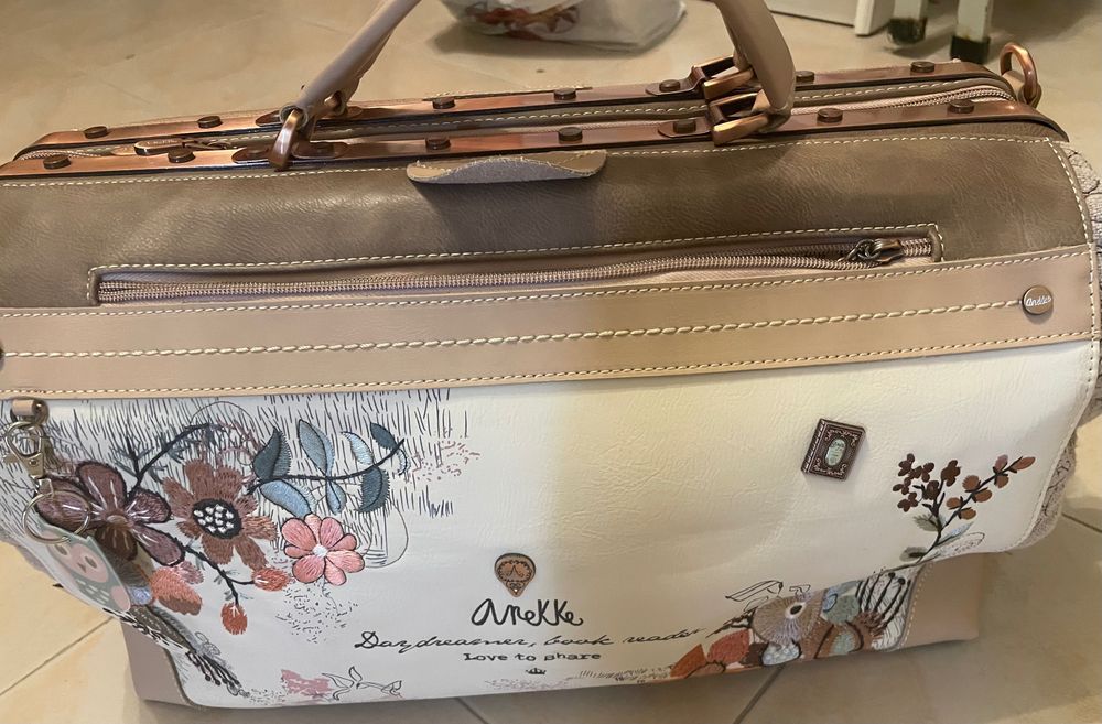 Mala Anekke como nova