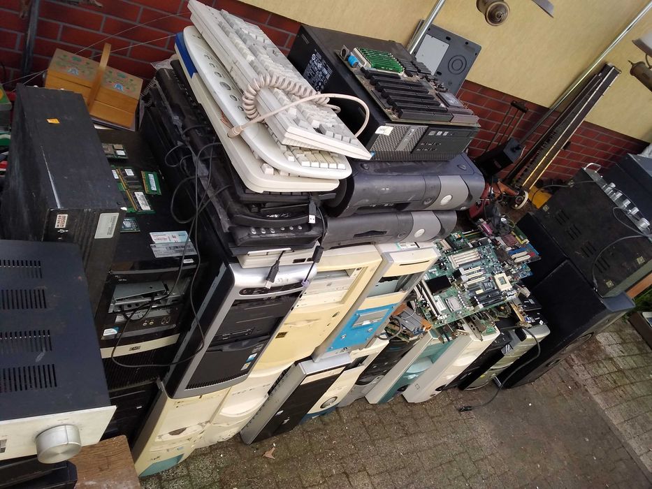 Laptop uszkodzony na czesci pamięć RAM karta grafiki procesory 2GB 8GB