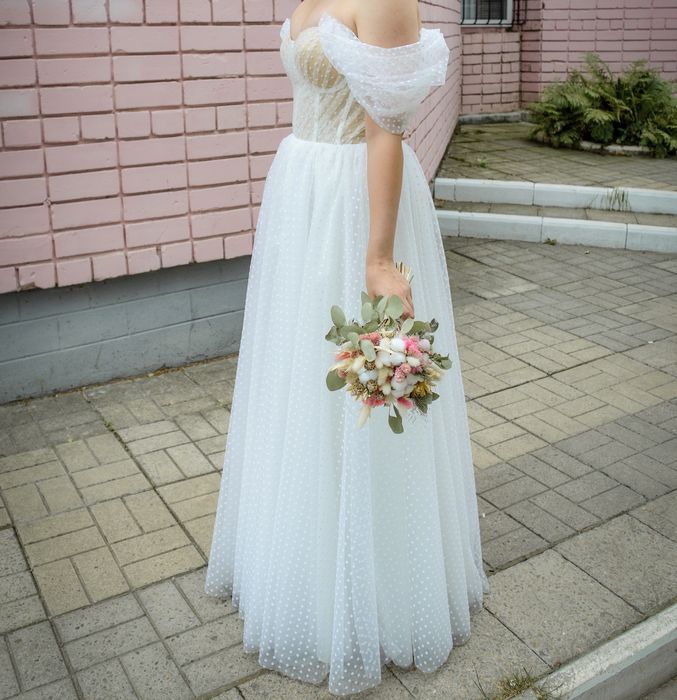 Весільна сукня з корсетом