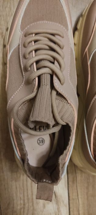 Nowe buty rozm. 39