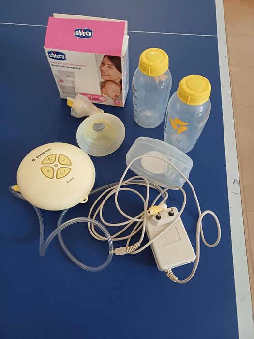 Cadeira de papa bebeconfort, aquecedor de biberon e máquina de tirar leite medela