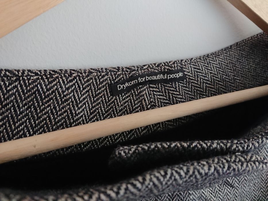 Spódnica drykorn scarlett r. 40  wełniana złota nitka