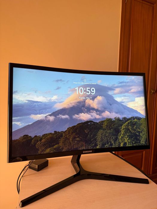Samsung Odyssey G3 – 24" Curved Gaming Monitor (144Hz, AMD FreeSync)