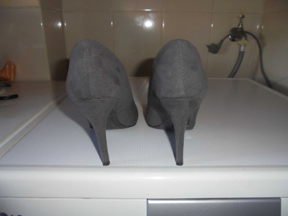 sapatos de mulher cor cinza