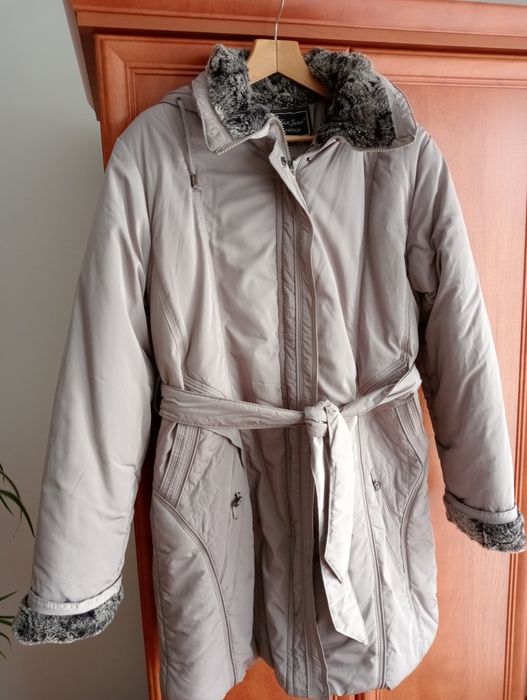 Piękny zimowy płaszczyk kurtka damska