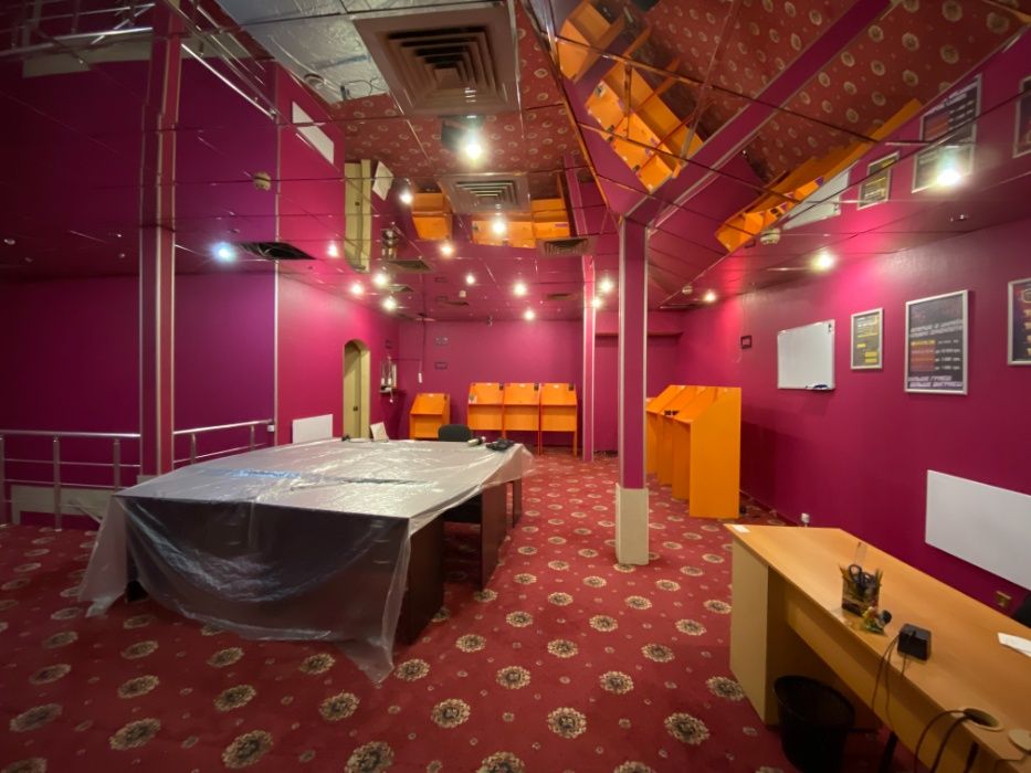 Двоповерхове приміщення 353 м² на пр. Соборний, 152 (пл. Пушкіна)
