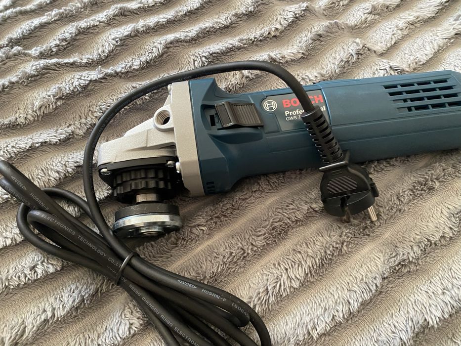 !Нова!! Кутова шліфмашина BOSCH Professional GWS 750