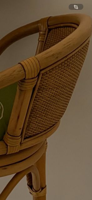 2 banquetas  altas, rotativas, como novas