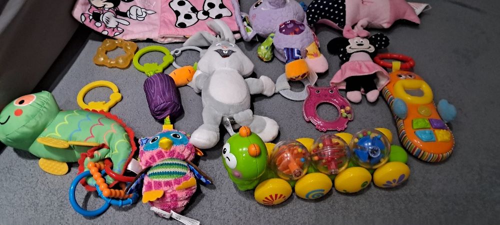 Paczka zabawek dla niemowlaka
