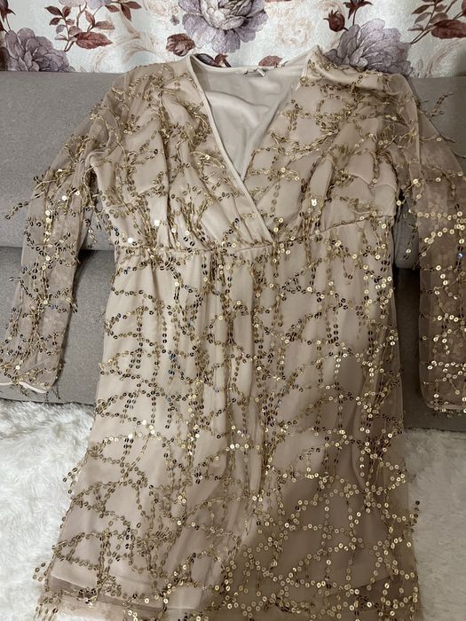 Nowa błyszcząca sukienka z cekinami