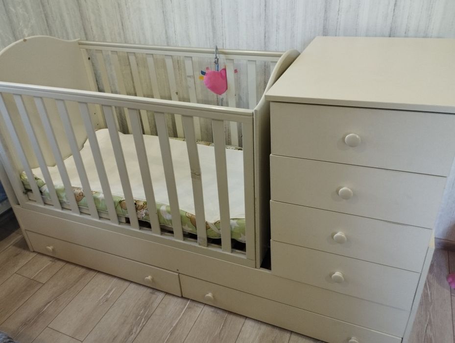 Продам детскую кроватку