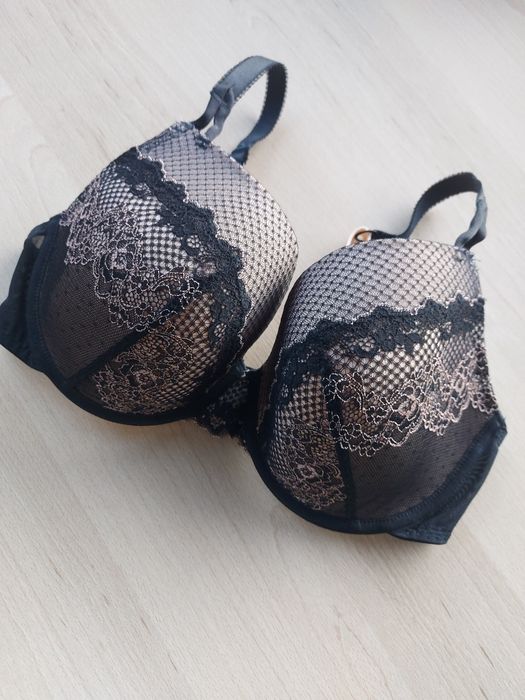 Biustonosz M&S rozmiar 70F nowy