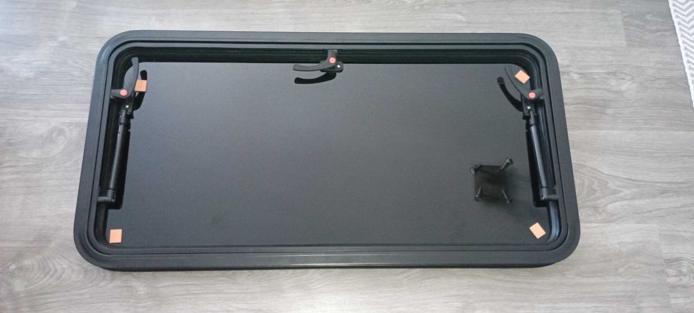 Janela basculante com mosquiteira
