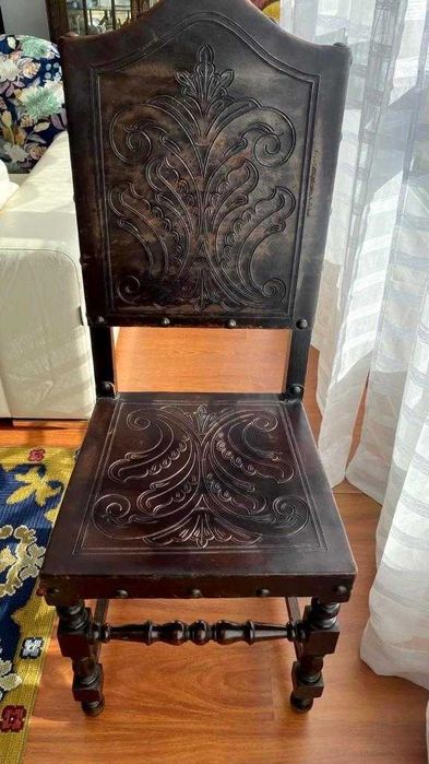 Mesa de Sala c/ Cadeiras (em mogno)