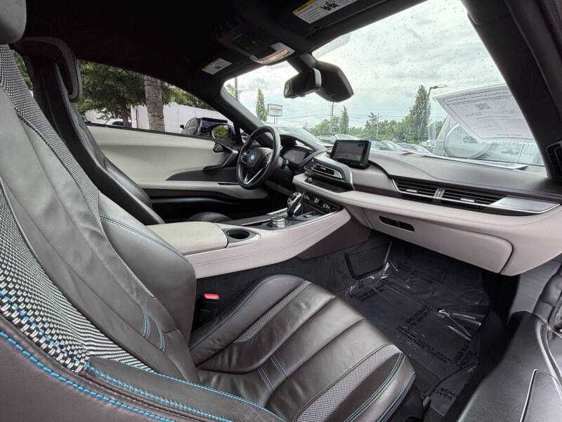 2015 BMW       i8