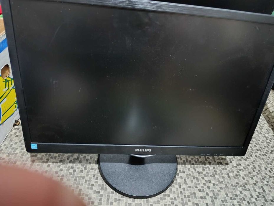 7 monitorow sprawne