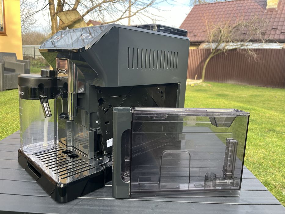 Кавоварка DeLonghi Eletta Explore зНімеччини в хорошому стані