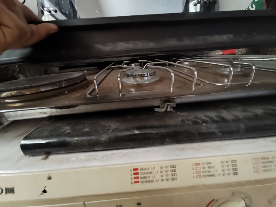 Vendo máquina de lavar poxaco placa Teka a gás e elétrica/ máquina de café delta uma máquina de café DeLonghi um aspirador de mão de silvercrest