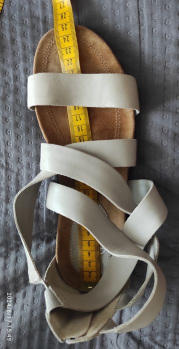 Sandały damskie Clarks  rozmiar 38 ze skóry jak nowe