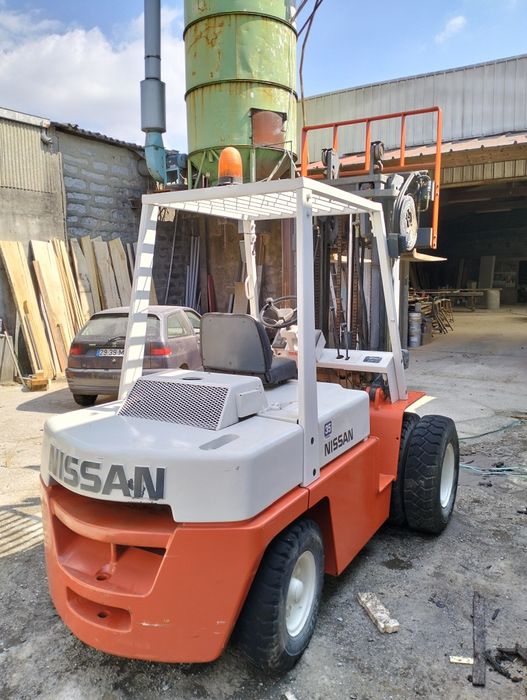 Empilhador Nissan para venda