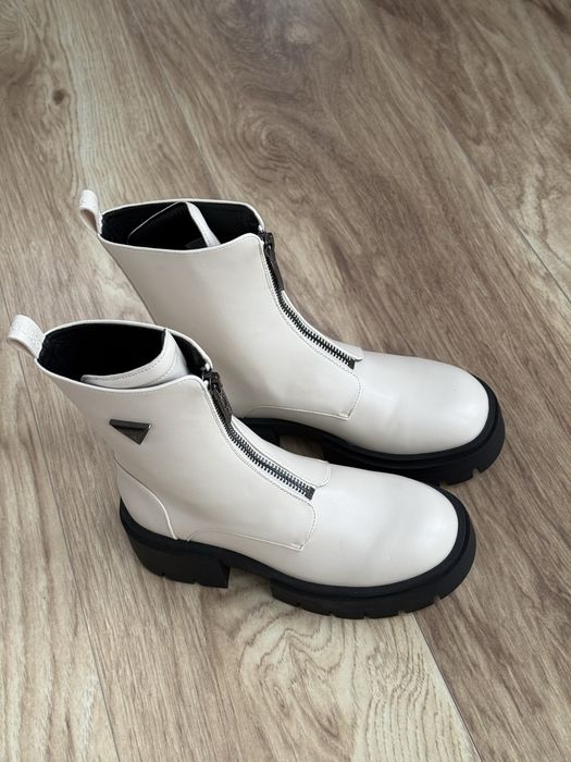 Ботильйони Guess білі, жіночі сапожки, черевики