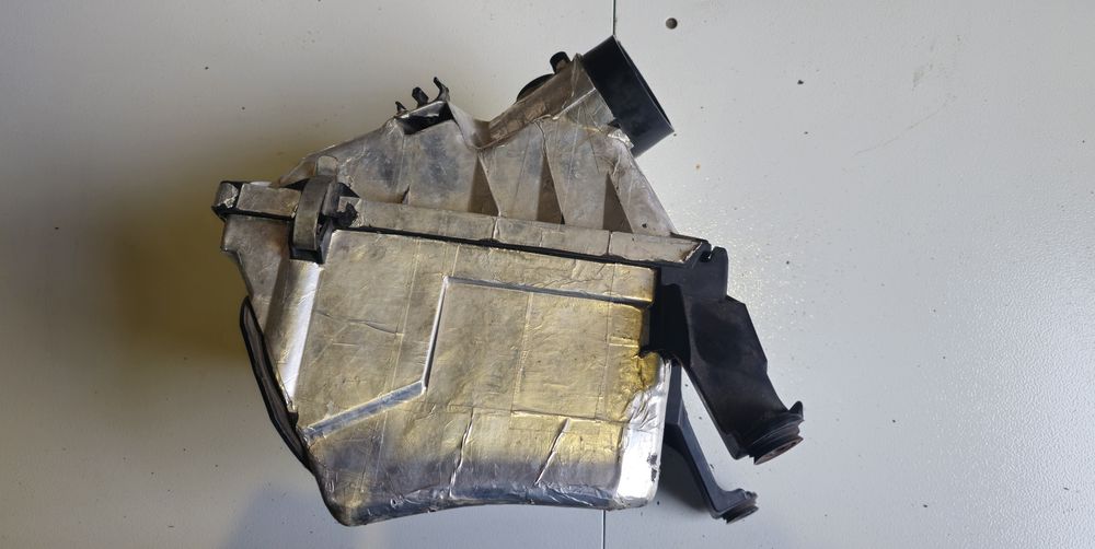 Корпус повітряного фільтру SUBARU impreza WRX.