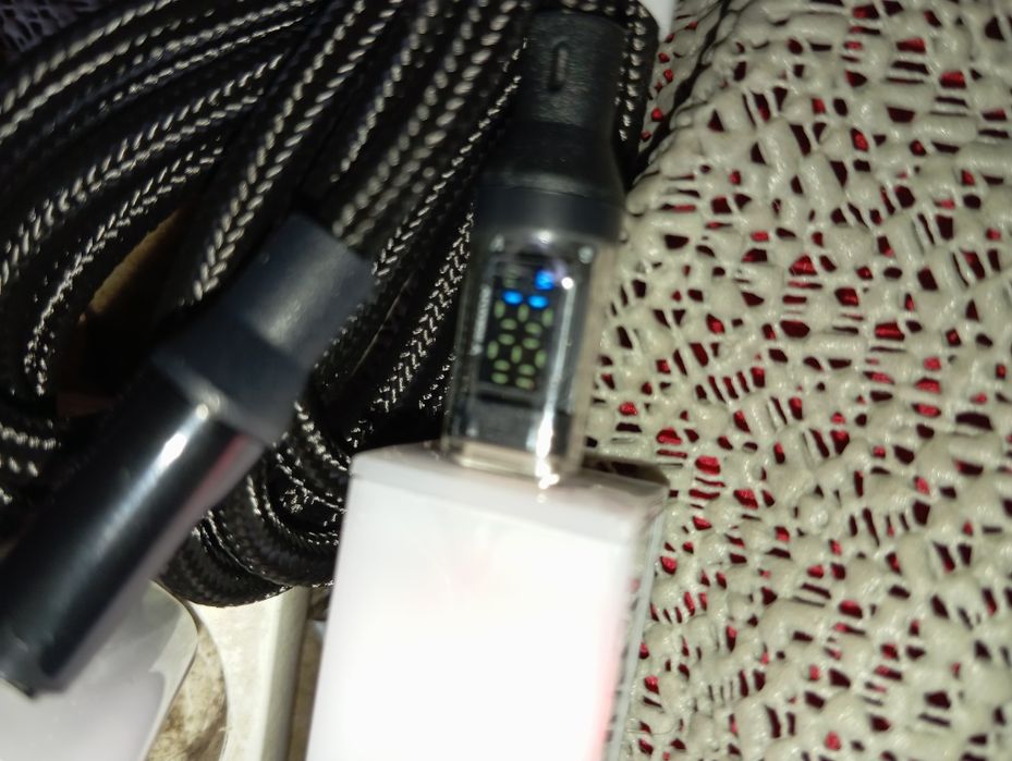 Kabel USB typu C z wyświetlaczem - 2 metry