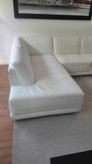 Sofá Chateau d’Ax em Pele Genuína – Canto com Chaise Longue