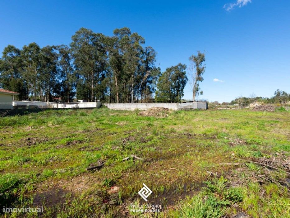 Terreno (2192m2) Pedroso para construção de 2 Moradias Térreas