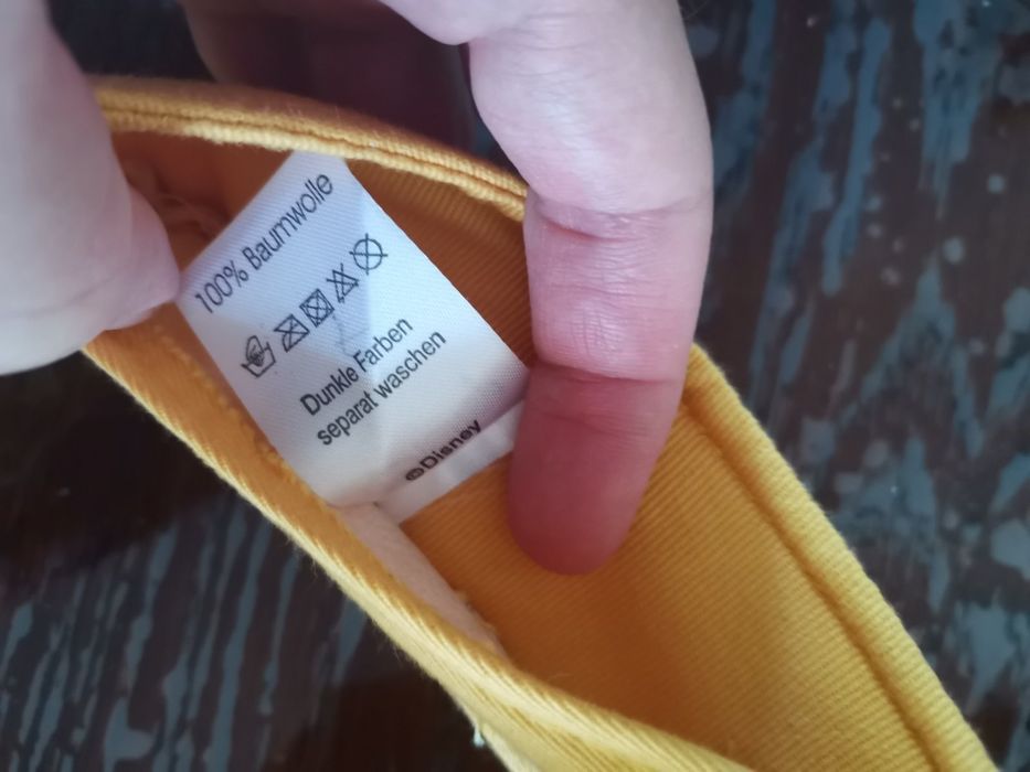 Захисна каска і бейсболка