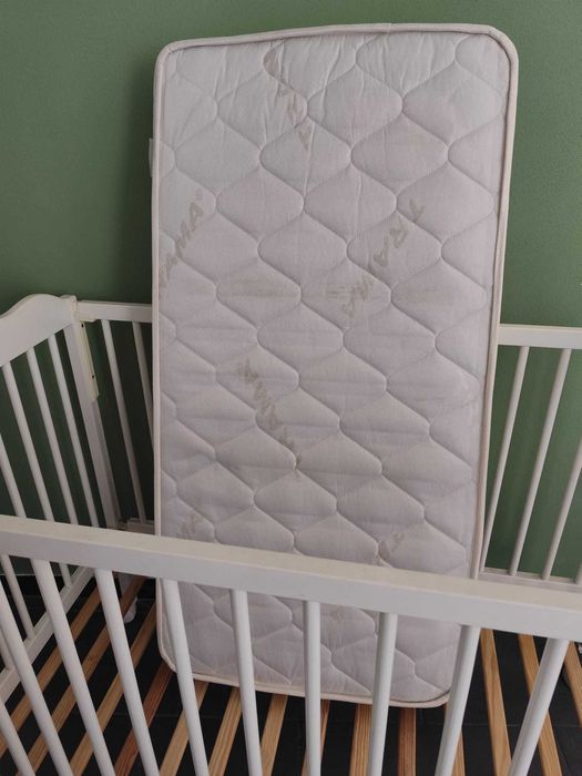 Berço Trama branco com colchão – praticamente sem uso