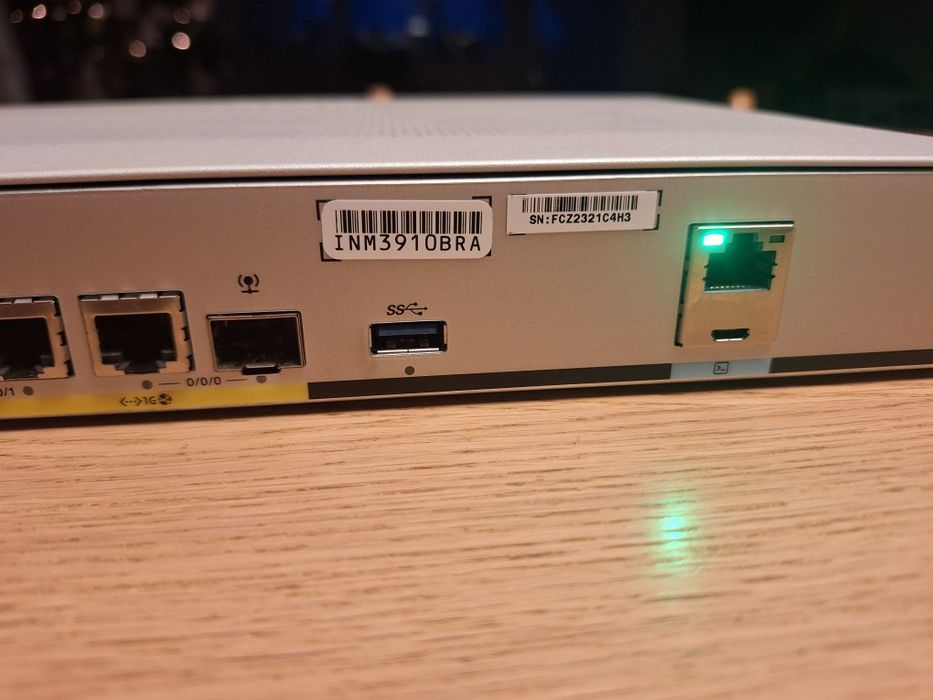 Router Cisco C1111-8P