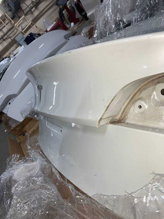 Кришка багажника Tesla 3 2017-