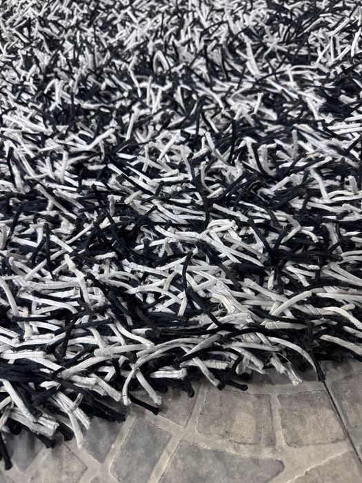 Tapete sala cinza. Branco