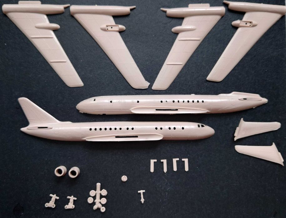 Сборная пластиковая модель самолета Ту-104