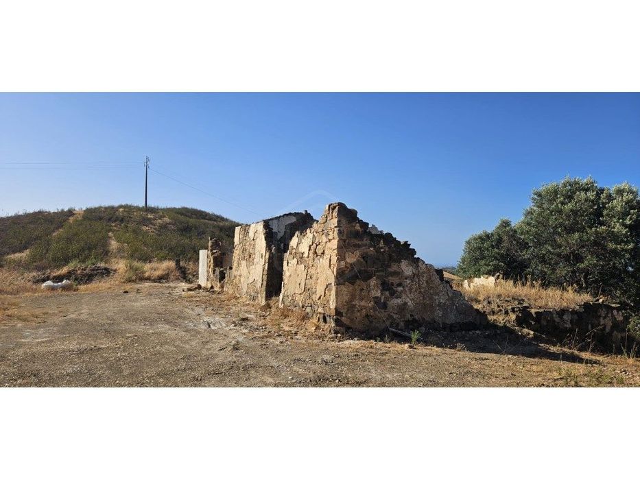 Terreno com Ruína na Serra de Tavira, Algarve