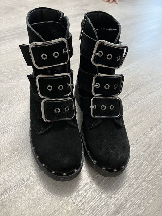 Продам осінні чоботи