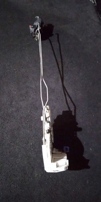 Fecho Da Porta Trás Dto Nissan Primera (P11)