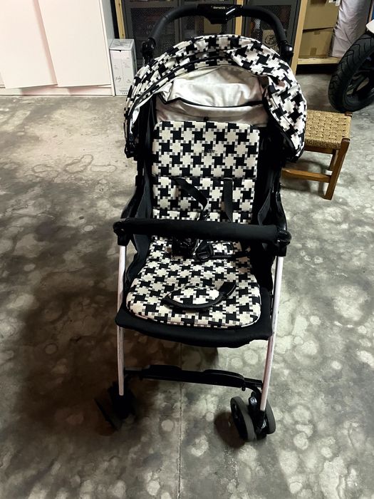 Carrinho de passeio leve como uma pluma437032140984832001