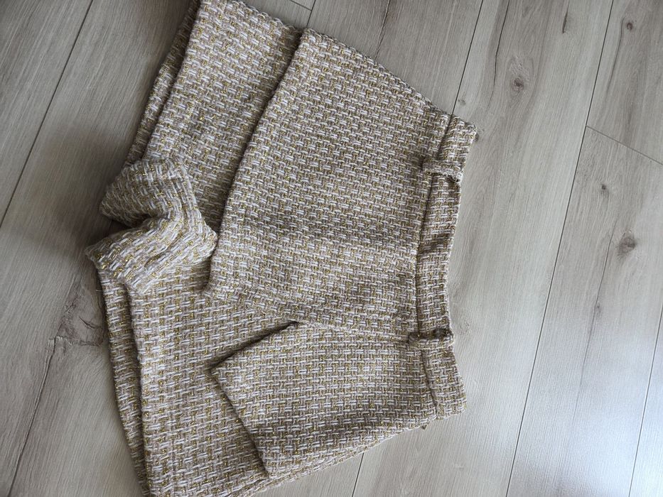 Spódniczko- spodenki ze złotą nitką S