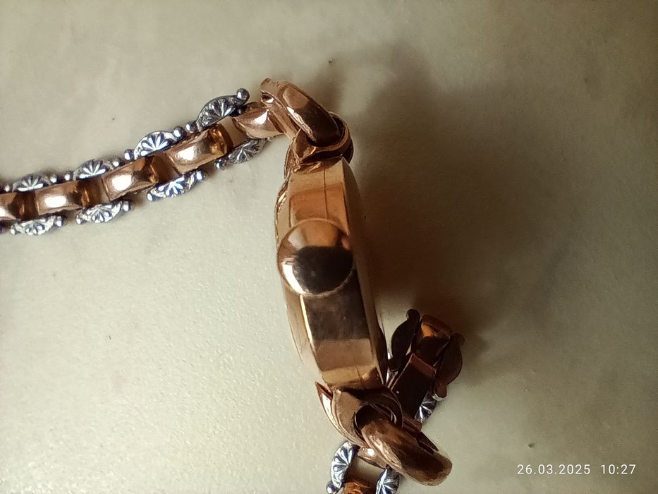 Продам золотые антикварные часы с золотым браслетом 50 х годов.