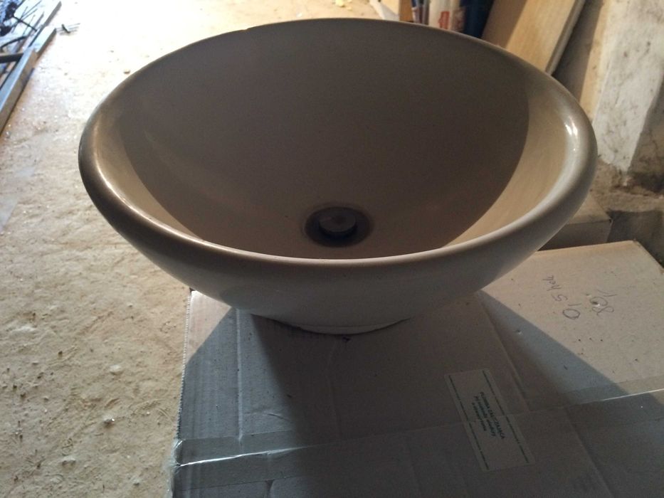 umywalka stojąca z blatem