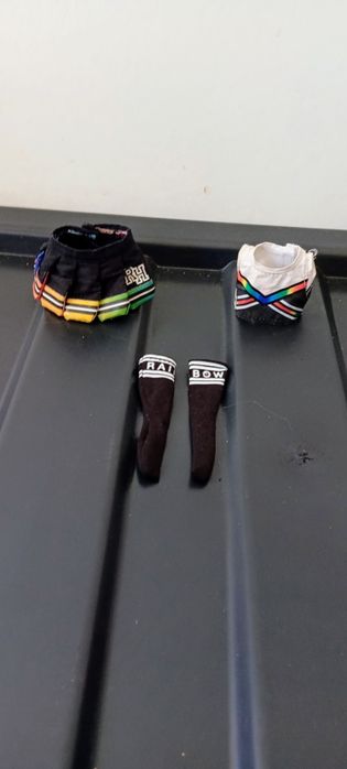 Rainbow High roupa.