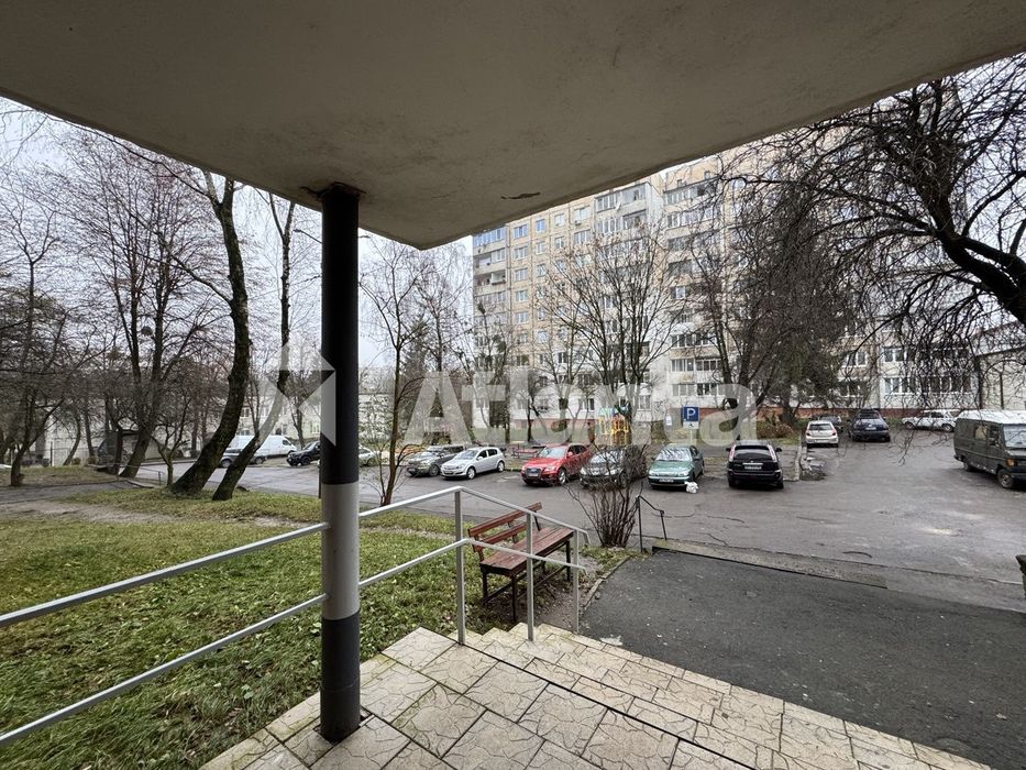 Продаж 4 кімнатної квартири по вул Пасічна 73.1м2 (Панельний будинок)