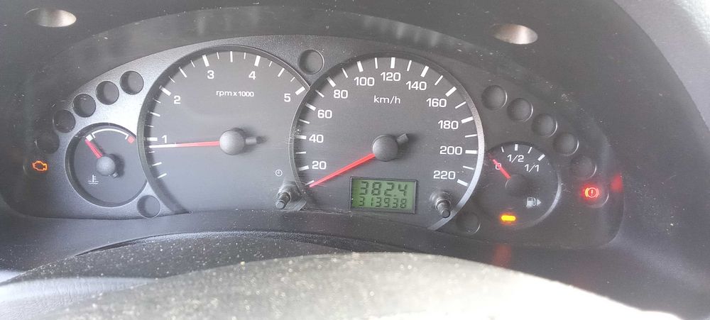 Carrinha fibrada com motor de frio