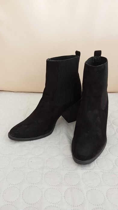 Botas confortáveis da Marypaz em camurça