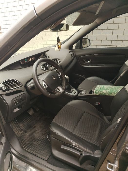 Авто Рено Сценік